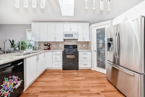 44 Canoe Square Sw, Airdrie, AB - Indoor Photo Showing Kitchen