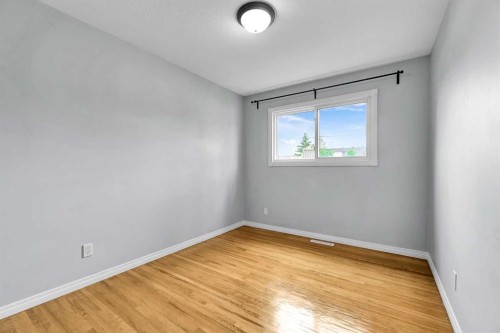 639 Kingsmere Crescent Sw, Calgary, AB - Indoor Photo Showing Other Room