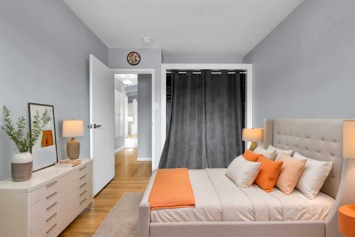 639 Kingsmere Crescent Sw, Calgary, AB - Indoor Photo Showing Bedroom