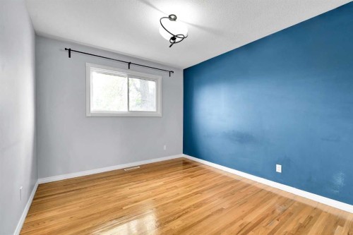 639 Kingsmere Crescent Sw, Calgary, AB - Indoor Photo Showing Other Room