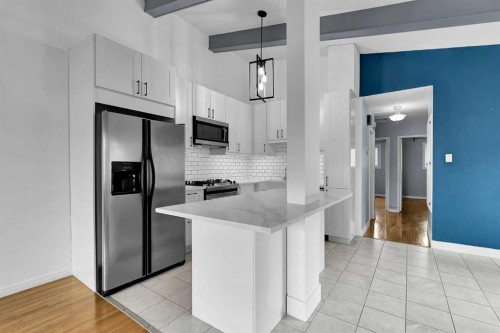 639 Kingsmere Crescent Sw, Calgary, AB - Indoor Photo Showing Kitchen With Upgraded Kitchen