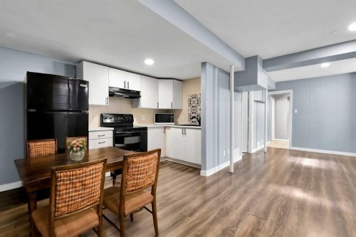 639 Kingsmere Crescent Sw, Calgary, AB - Indoor Photo Showing Kitchen