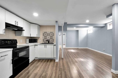 639 Kingsmere Crescent Sw, Calgary, AB - Indoor Photo Showing Kitchen