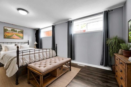 639 Kingsmere Crescent Sw, Calgary, AB - Indoor Photo Showing Bedroom