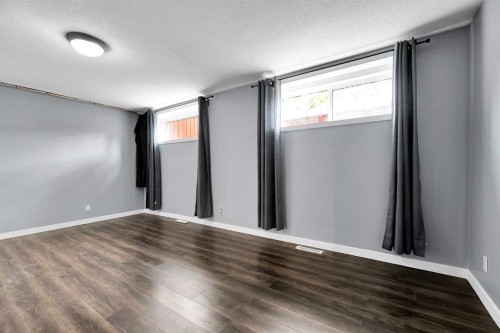 639 Kingsmere Crescent Sw, Calgary, AB - Indoor Photo Showing Other Room