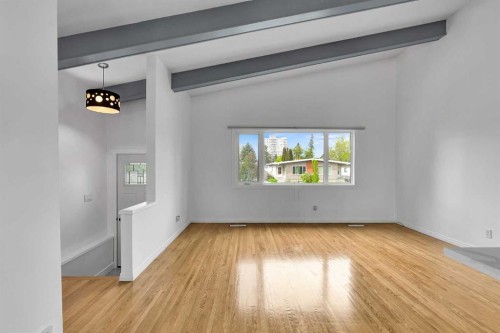 639 Kingsmere Crescent Sw, Calgary, AB - Indoor Photo Showing Other Room