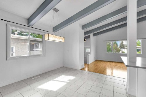 639 Kingsmere Crescent Sw, Calgary, AB - Indoor Photo Showing Other Room
