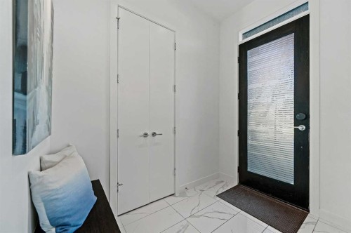 2115 Bowness Road Nw, Calgary, AB - Indoor Photo Showing Other Room
