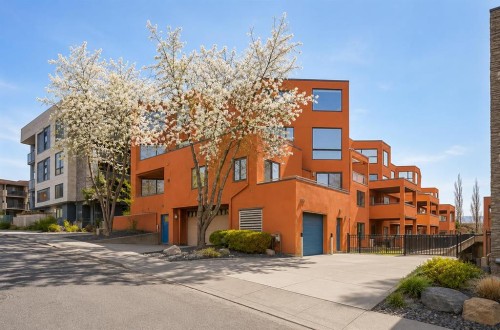 403-718 5 Street Ne, Calgary, AB - Outdoor