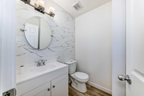 F-903 44 Street Se, Calgary, AB - Indoor Photo Showing Bathroom
