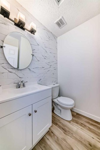F-903 44 Street Se, Calgary, AB - Indoor Photo Showing Bathroom