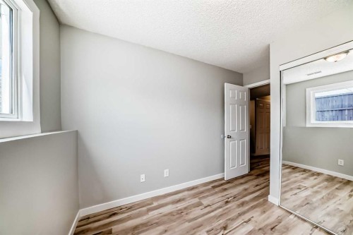 F-903 44 Street Se, Calgary, AB - Indoor Photo Showing Other Room