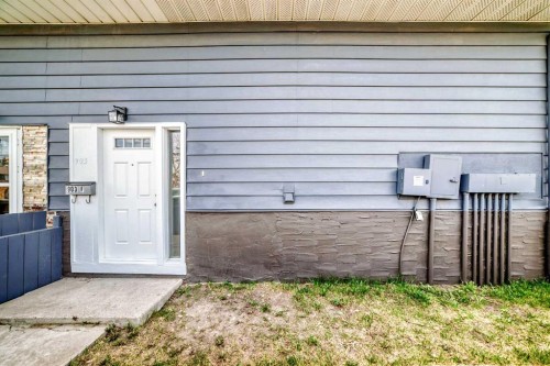 F-903 44 Street Se, Calgary, AB - Outdoor With Exterior