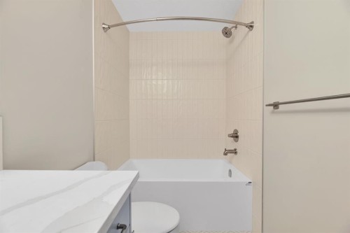 96 Fireside Common, Cochrane, AB - Indoor Photo Showing Bathroom