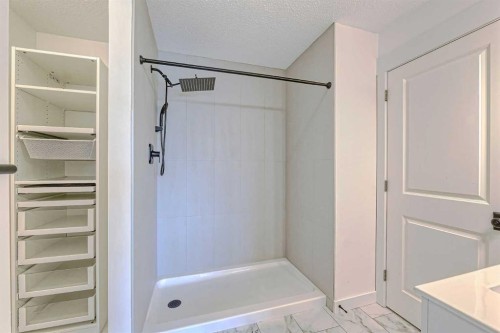 179 Rainbow Falls Drive, Chestermere, AB - Indoor Photo Showing Other Room