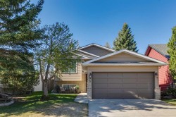 65 Shawinigan Way SW Calgary, AB T2Y 2X3