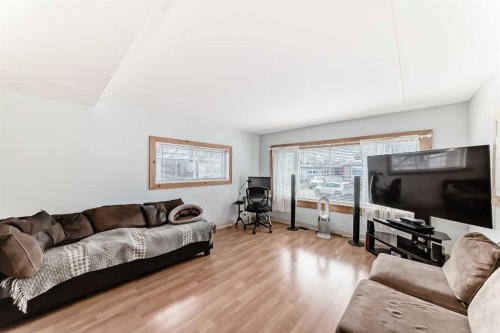431-3223 83 Street Nw, Calgary, AB 