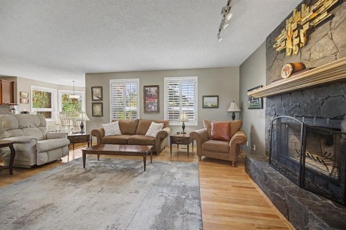 7 Straddock Crescent Sw, Calgary, AB - Indoor Photo Showing Living Room With Fireplace