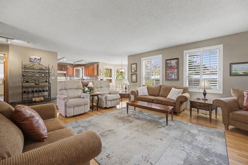 7 Straddock Crescent Sw, Calgary, AB - Indoor Photo Showing Living Room