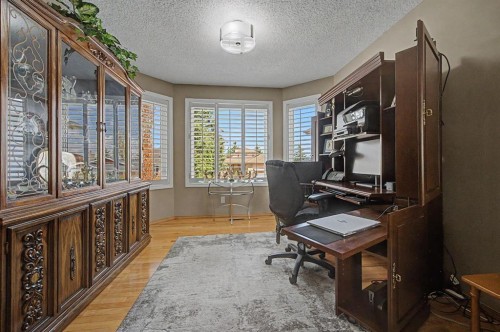 7 Straddock Crescent Sw, Calgary, AB - Indoor Photo Showing Office