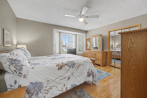 7 Straddock Crescent Sw, Calgary, AB - Indoor Photo Showing Bedroom