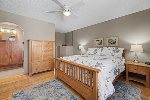 7 Straddock Crescent Sw, Calgary, AB - Indoor Photo Showing Bedroom