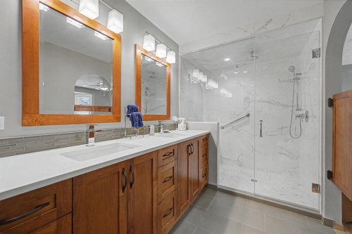 7 Straddock Crescent Sw, Calgary, AB - Indoor Photo Showing Bathroom