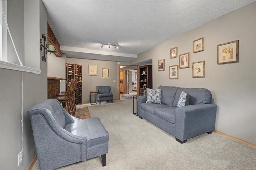 7 Straddock Crescent Sw, Calgary, AB - Indoor Photo Showing Living Room