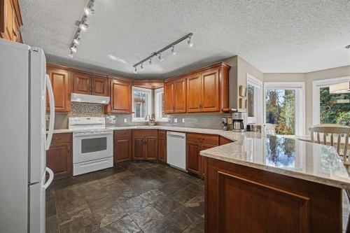 7 Straddock Crescent Sw, Calgary, AB - Indoor Photo Showing Kitchen With Double Sink
