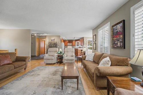 7 Straddock Crescent Sw, Calgary, AB - Indoor Photo Showing Living Room
