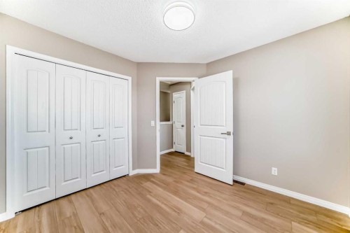 8407 Saddlebrook Drive Ne, Calgary, AB - Indoor Photo Showing Other Room