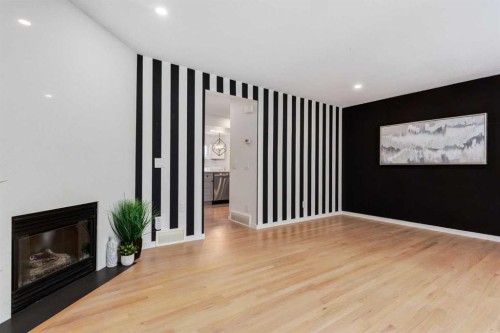 81 Inglewood Point Se, Calgary, AB - Indoor With Fireplace