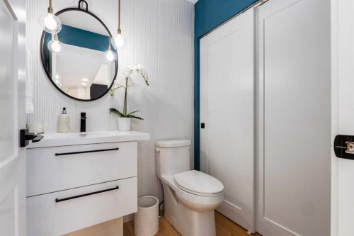 81 Inglewood Point Se, Calgary, AB - Indoor Photo Showing Bathroom