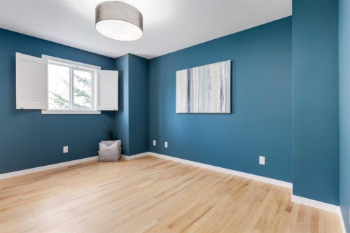 81 Inglewood Point Se, Calgary, AB - Indoor Photo Showing Other Room