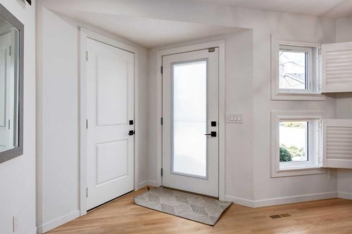 81 Inglewood Point Se, Calgary, AB - Indoor Photo Showing Other Room
