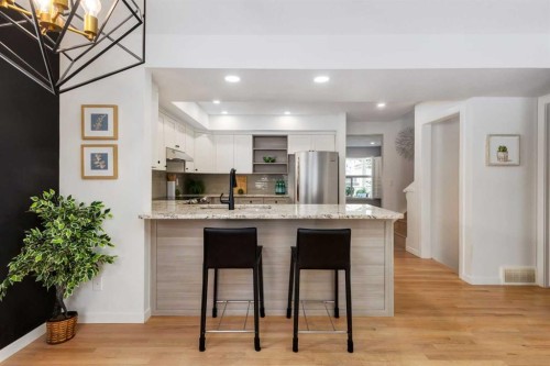 81 Inglewood Point Se, Calgary, AB - Indoor Photo Showing Kitchen With Upgraded Kitchen