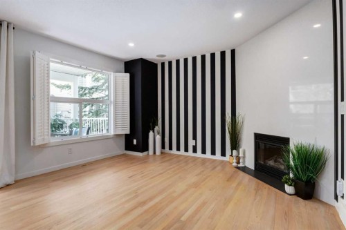 81 Inglewood Point Se, Calgary, AB - Indoor With Fireplace