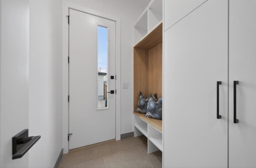 2333 24 Avenue Sw, Calgary, AB - Indoor Photo Showing Other Room