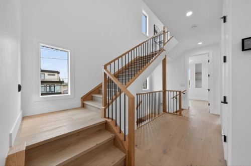 2333 24 Avenue Sw, Calgary, AB - Indoor Photo Showing Other Room
