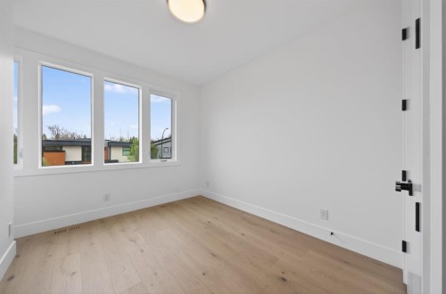 2333 24 Avenue Sw, Calgary, AB - Indoor Photo Showing Other Room