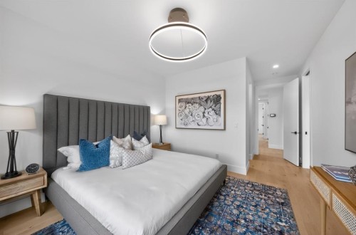 2333 24 Avenue Sw, Calgary, AB - Indoor Photo Showing Bedroom