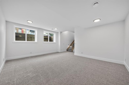 2333 24 Avenue Sw, Calgary, AB - Indoor Photo Showing Other Room