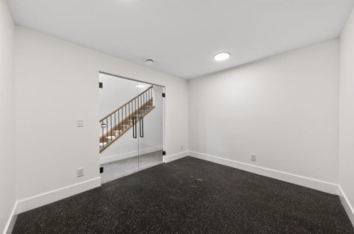 2333 24 Avenue Sw, Calgary, AB - Indoor Photo Showing Other Room