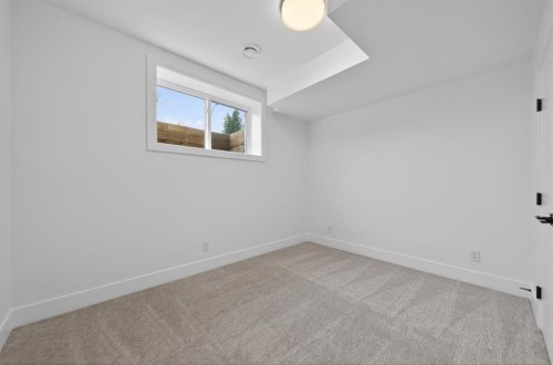 2333 24 Avenue Sw, Calgary, AB - Indoor Photo Showing Other Room