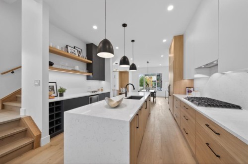 2333 24 Avenue Sw, Calgary, AB - Indoor Photo Showing Kitchen With Upgraded Kitchen