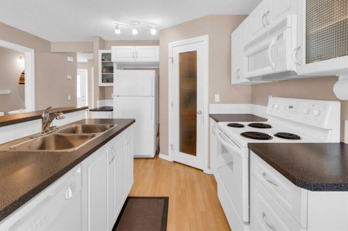 27 Royal Birch Mount Nw, Calgary, AB - Indoor Photo Showing Kitchen With Double Sink