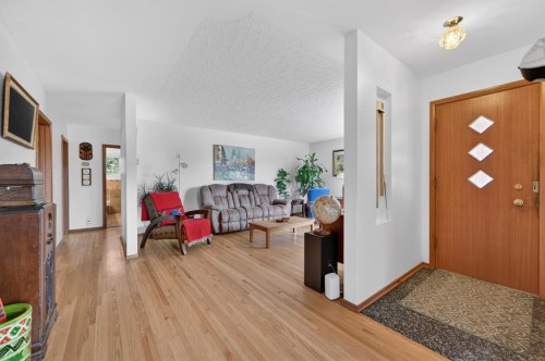 26 Cardiff Place Nw, Calgary, AB - Indoor