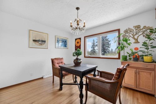 26 Cardiff Place Nw, Calgary, AB - Indoor Photo Showing Dining Room