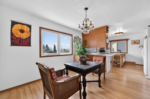 26 Cardiff Place Nw, Calgary, AB - Indoor Photo Showing Dining Room