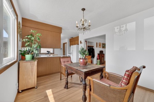 26 Cardiff Place Nw, Calgary, AB - Indoor Photo Showing Dining Room